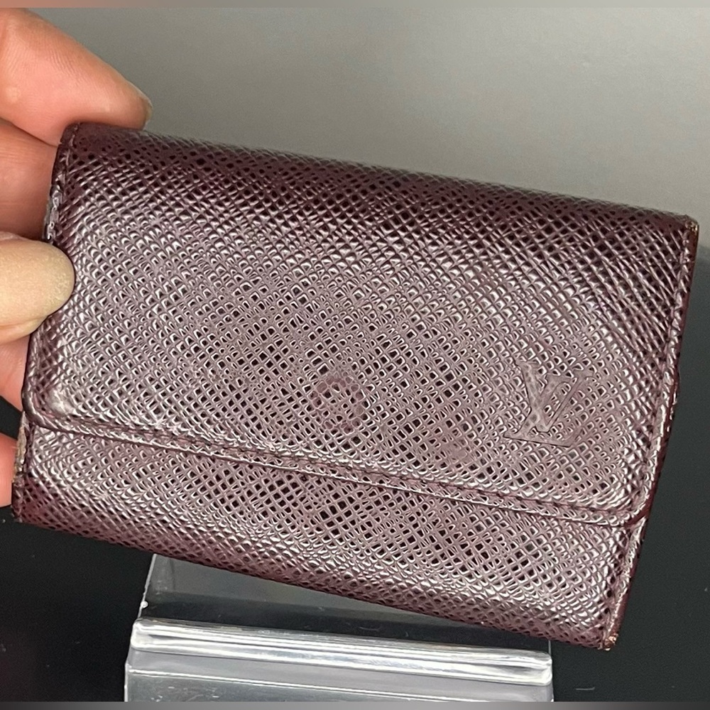 Louis Vuitton
Taiga Multiples 6
Key Case EUC